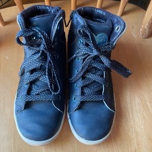 Girls Skechers boots size 1. Dark blue